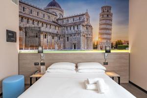 Un pat sau paturi într-o cameră la Jet Hotel, Sure Hotel Collection by Best Western