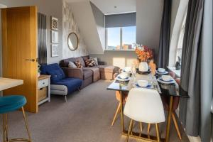 Un lugar para sentarse en 2 Bed Penthouse in Central Harrogate
