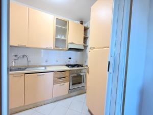 Køkken eller tekøkken på Trilocale con vista a Sirolo + 16 billeder