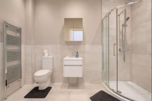 Un baño de 2 Bed Penthouse in Central Harrogate