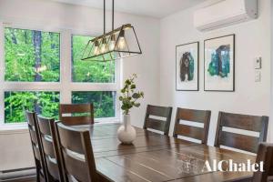 O zonă de relaxare la L'ours de Charlevoix - Chalet proche du Massif avec spa