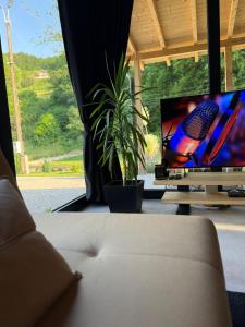 Μια τηλεόραση ή/και κέντρο ψυχαγωγίας στο Mi casa es tu casa