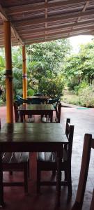 O grădină în afara El Güis hostel