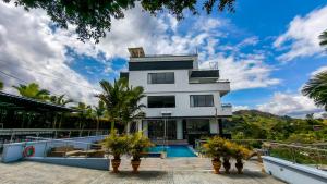 Bazén v ubytování The Palms Hotel nebo v jeho okolí