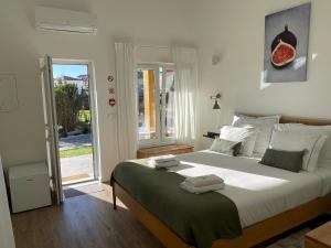 Ένα ή περισσότερα κρεβάτια σε δωμάτιο στο Ericeira TreeGarden +53 φωτογραφίες