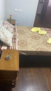 a bed in a room with a table and a bed sidx sidx sidx at Med House in Guaíra