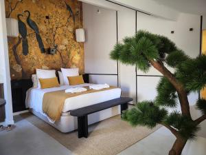 Postel nebo postele na pokoji v ubytování Suite Japonaise Pezenas