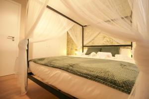 En eller flere senge i et værelse på L'angolo romantico