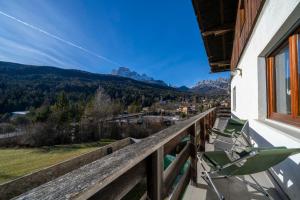 Una imagen general de la montaña o una montaña tomada desde el departamento