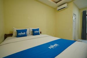 Ένα ή περισσότερα κρεβάτια σε δωμάτιο στο Rehat at Wahidin Guest House