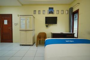 Μια τηλεόραση ή/και κέντρο ψυχαγωγίας στο Rehat at Wahidin Guest House +8 φωτογραφίες