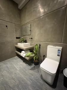 Ένα μπάνιο στο Oasis Mirissa +3 φωτογραφίες