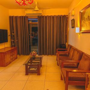 TV a/nebo společenská místnost v ubytování Elegant Stay in Dhanmondi