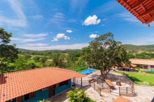 eine Draufsicht auf ein Haus mit Ziegeldach in der Unterkunft Pousada Dona Bili in Pirenópolis