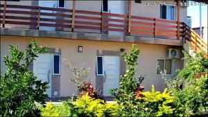 a building with a balcony on the side of it at Departamentos Rimasha in Federación