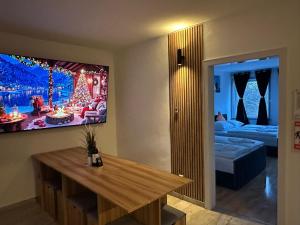 Μια τηλεόραση ή/και κέντρο ψυχαγωγίας στο Ferienwohnung im Hamburger Straße 134