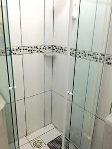 Bilik mandi di Hotel Comendador Express +16 gambar
