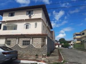 Casa Da Vovó Helena في فيلا فيلها: منزل على جانب شارع