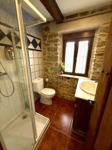 Ένα μπάνιο στο Casa Rural Bango +8 φωτογραφίες