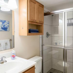 Kuchyň nebo kuchyňský kout v ubytování Downtown A2 Gem - Next to Hospitals, Stadium & Restaurants + 50 fotografií