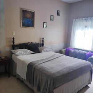 Ένα ή περισσότερα κρεβάτια σε δωμάτιο στο Gables Vacation Rentals with Private Gated Parking Onsite