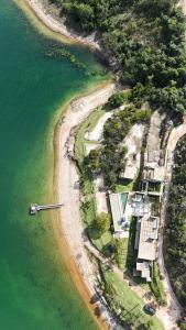 an aerial view of a house next to the ocean at Alta Canastra in Delfinópolis