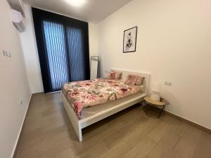 a bedroom with a bed and a window at Gem Waterfront Butterfly Appartement in Bijilo