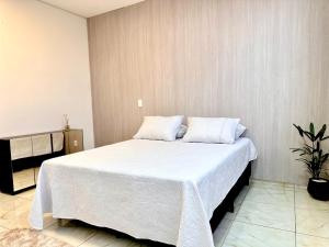 En eller flere senge i et værelse på Casa Aconchegante em Hortolândia