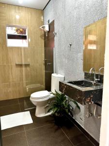 Et badeværelse på Casa Aconchegante em Hortolândia