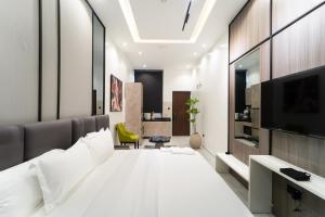 Μια τηλεόραση ή/και κέντρο ψυχαγωγίας στο One90 Apartment