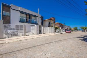 a car parked on a street next to a building at Apto c/ churrasqueira a 190m da Praia MBU0102 in Barra Velha