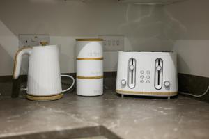 three toasters sitting on a counter in a kitchen at Stowe Hideout in Hilton