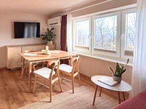 a dining room with a table and chairs in a room at Domek przy czerwonym szlaku - The Red Trail Cabin in Węgierska Górka
