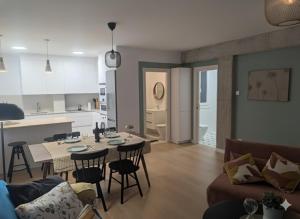 Kuchyň nebo kuchyňský kout v ubytování Apartamento enbata + 27 fotografií
