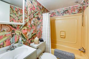 Un baño de 6 Mi to State Harbor! Stylish Port Austin Home 19 fotos más