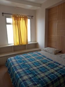 En eller flere senge i et værelse på Apartemen Sunter Green Lake + 5 billeder