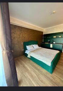 En eller flere senge i et værelse på Studio Ivana 2 by Blaxy Residence