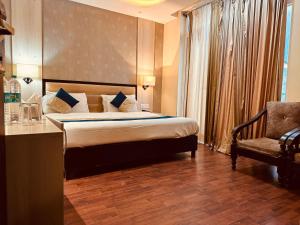 Ένα ή περισσότερα κρεβάτια σε δωμάτιο στο Neo Royal Residency - The Cozy Stay Lodge Manali