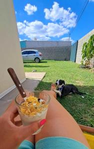 Et eller flere kæledyr der bor med gæster på Casa con 2 habitaciones, patio cerrado, 3 camas