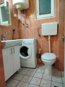 O baie la Udoban dvosoban stan 450 metara od mora