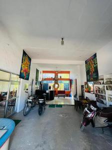 Μια τηλεόραση ή/και κέντρο ψυχαγωγίας στο Sukha's Sepna Village