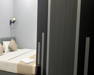 Giường trong phòng chung tại The Aura by Backpackers Stop +13 ảnh