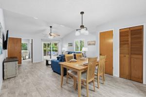 Μια τηλεόραση ή/και κέντρο ψυχαγωγίας στο Sea Woods Villa 4350