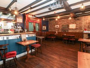 En restaurant eller et andet spisested på Bedroom 1 + 9 billeder