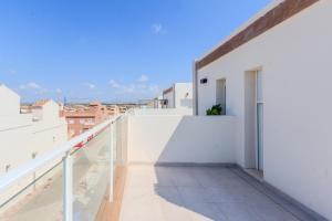 En balkon eller terrasse på Relaxing Home Gran Alacant more than 11 days