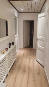 Afbeelding uit fotogalerij van Fullutrustad Semesterlägenhet in Vadstena +17 foto's