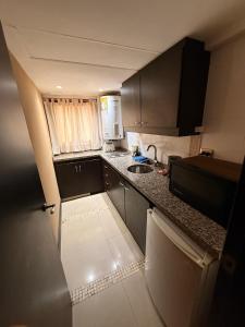 Kuchyň nebo kuchyňský kout v ubytování Departamento Centrico con piscina, gimansio y sauna