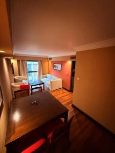 Posezení v ubytování Departamento Centrico con piscina, gimansio y sauna