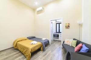 Postel nebo postele na pokoji v ubytování Nonna Concetta B&B Nocera - Vicino Tribunale di Nocera - Ristrutturato 2022