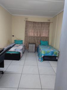 Postel nebo postele na pokoji v ubytování Southview guest house